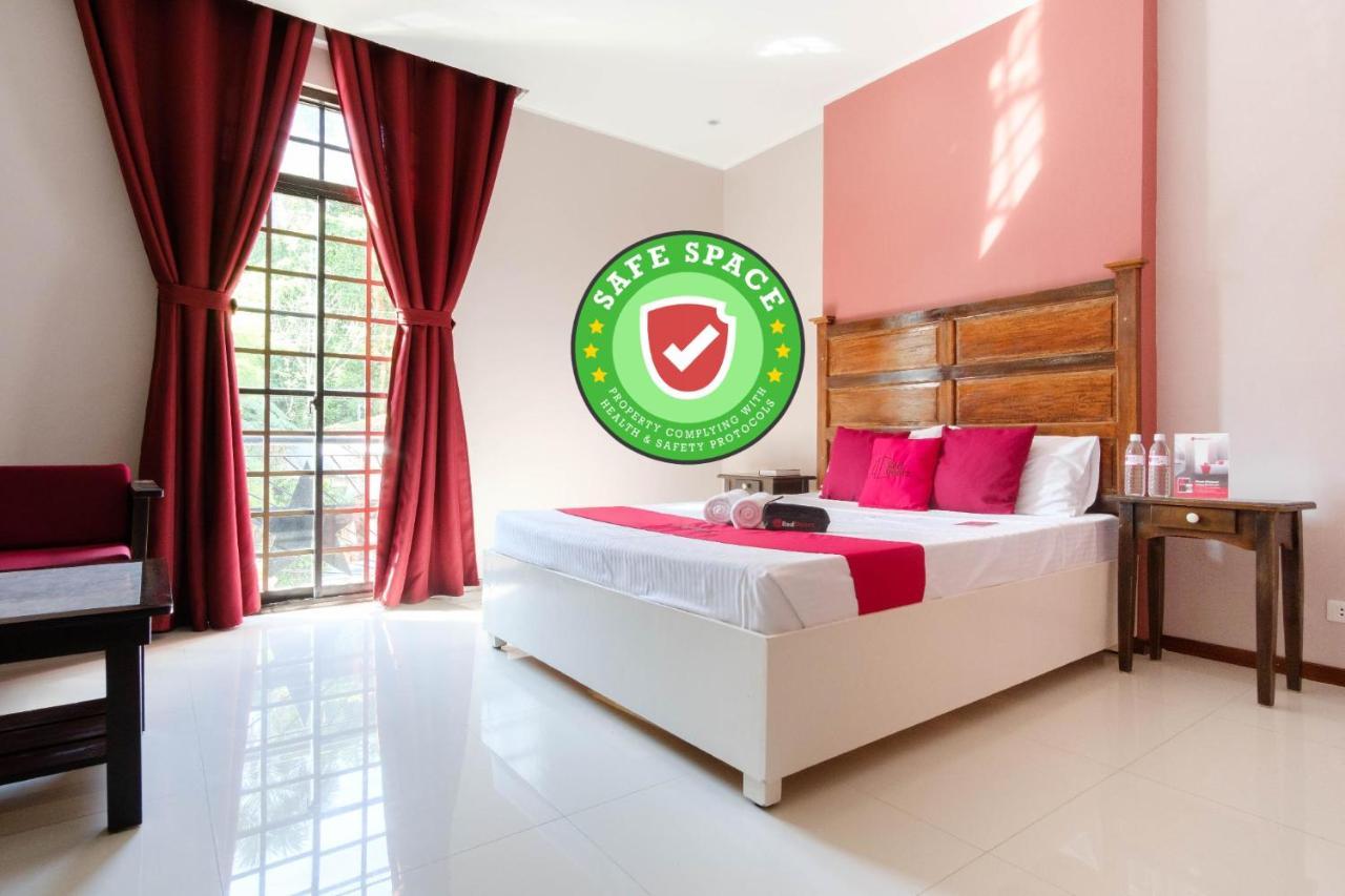 RedDoorz Plus @ West Nautical Road Puerto Galera Exterior foto
