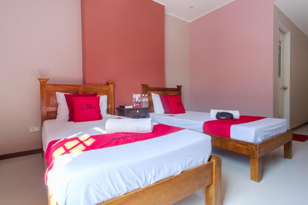 RedDoorz Plus @ West Nautical Road Puerto Galera Exterior foto