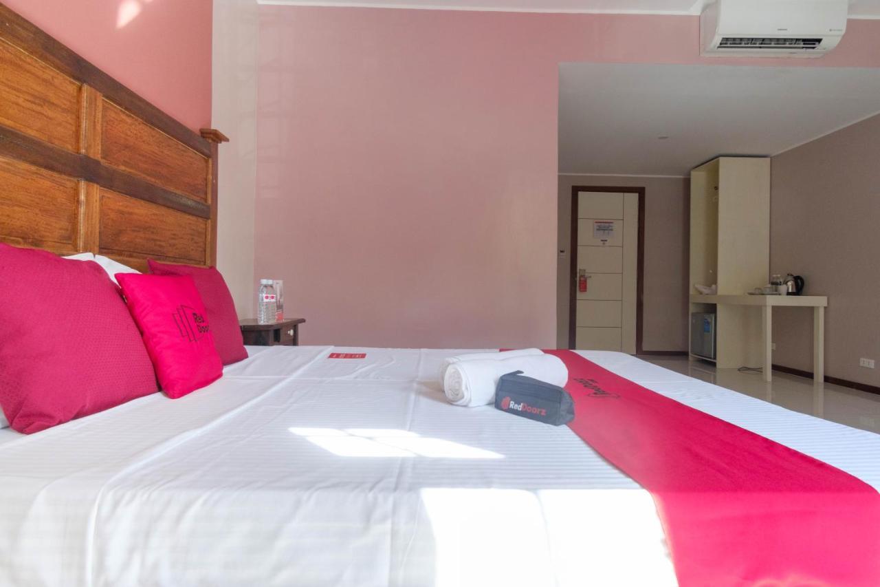 RedDoorz Plus @ West Nautical Road Puerto Galera Exterior foto