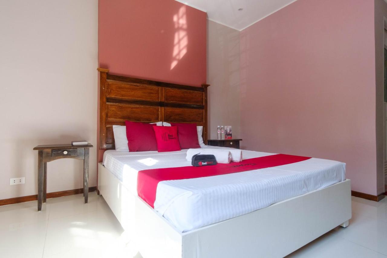 RedDoorz Plus @ West Nautical Road Puerto Galera Exterior foto