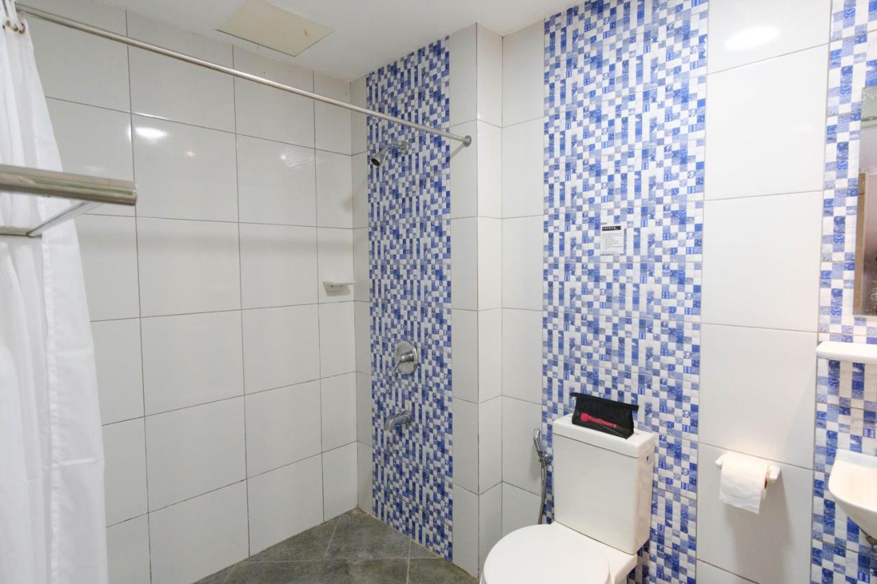 RedDoorz Plus @ West Nautical Road Puerto Galera Exterior foto