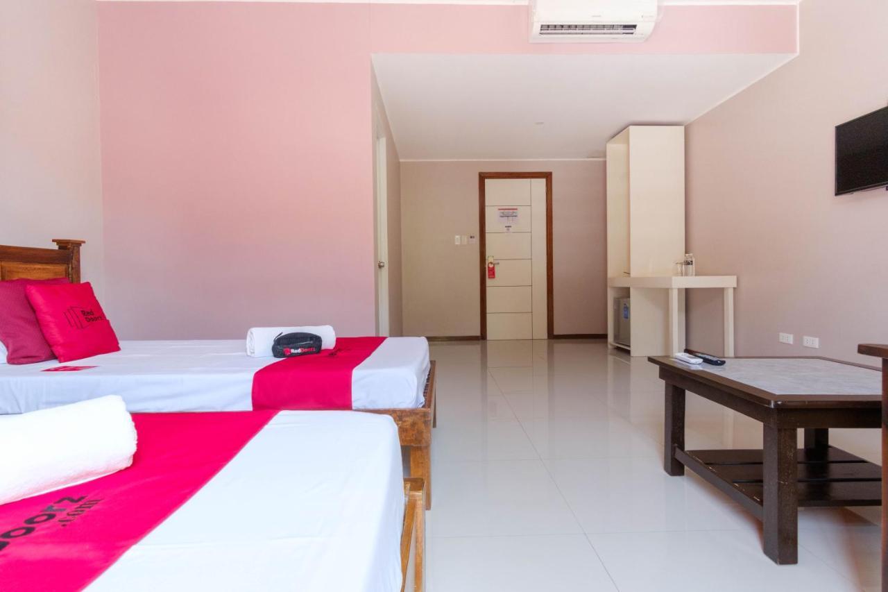 RedDoorz Plus @ West Nautical Road Puerto Galera Exterior foto