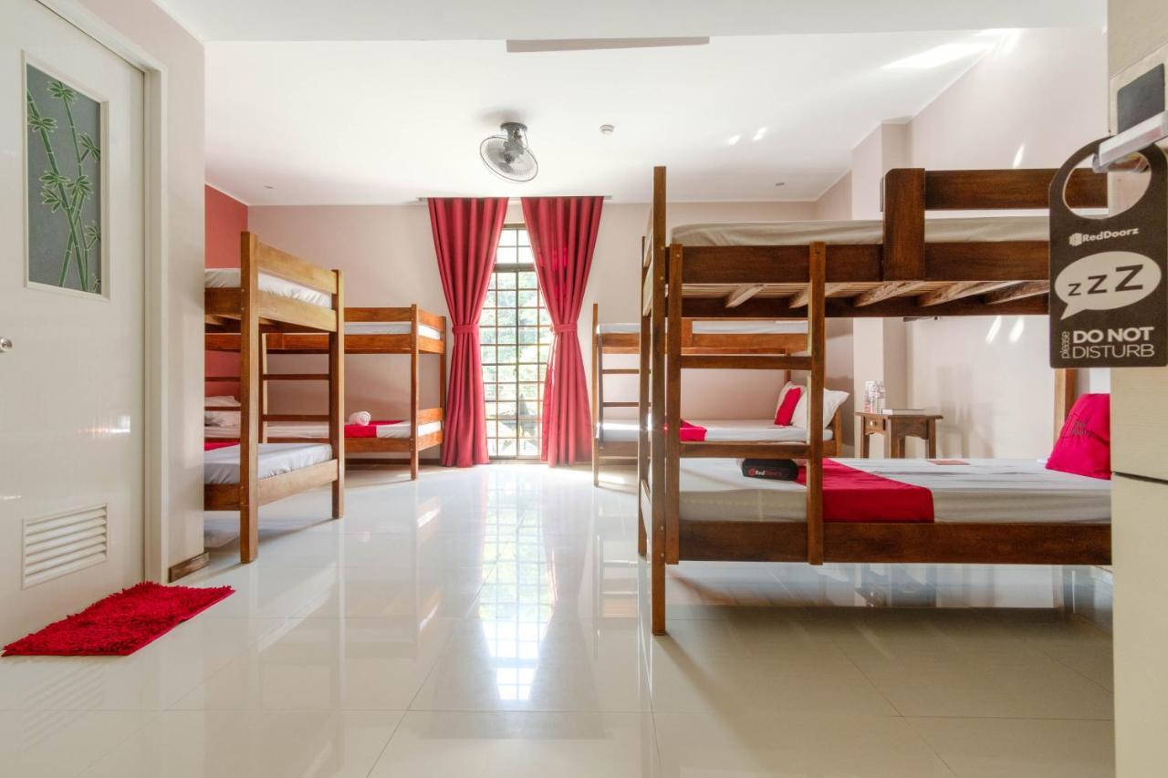 RedDoorz Plus @ West Nautical Road Puerto Galera Exterior foto