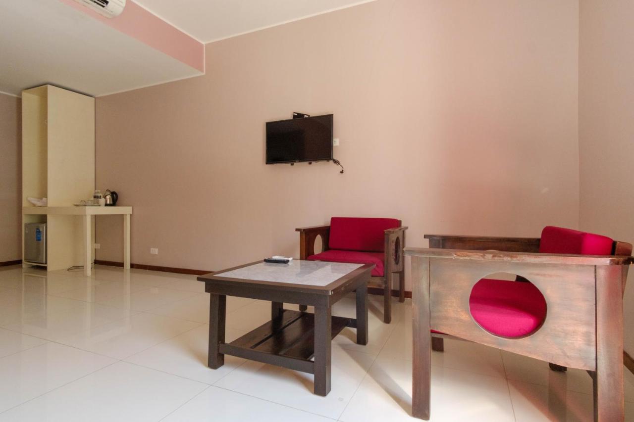 RedDoorz Plus @ West Nautical Road Puerto Galera Exterior foto